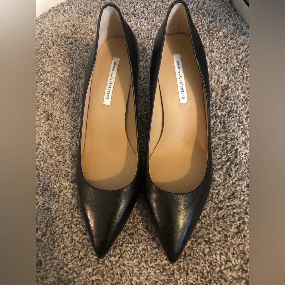 Diane von Furstenberg Black Leather Pumps